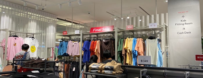 H&M is one of Lieux qui ont plu à Yodpha.