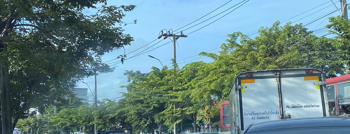 Sukhonthasawat Intersection is one of Road and Intersection in BKK.