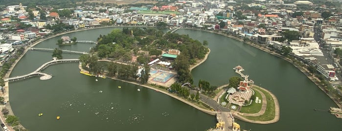 Phalanchai Swamp is one of Floating market.