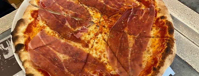 Boccalino Pizzeria is one of Restos.