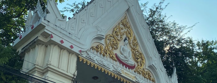 วัดธรรมบูชา พระอารามหลวง is one of Top Places Surat Thani.