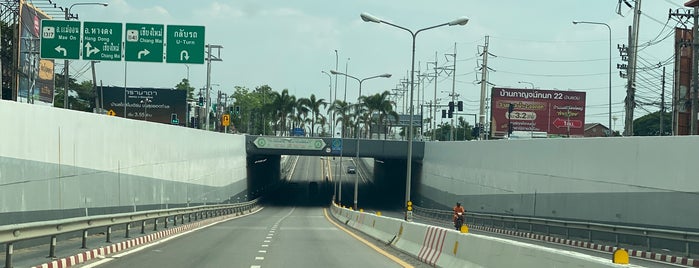 Si Bua Nguen Pattana Intersection is one of CNX.