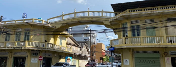 ตลาดสะพานโค้ง100ปี is one of CRML Surat & Chiang Rai.