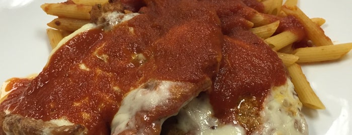 Alex's Italian Restaurant & Brick Oven Pizza is one of Posti che sono piaciuti a Lisa.