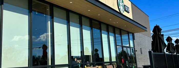 Starbucks is one of สถานที่ที่ Todd ถูกใจ.