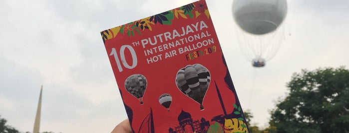 Putrajaya International Hot Air Balloon Fiesta is one of Cuti-cuti malaysia.