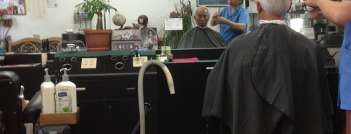 Imperial Barber Shop is one of Posti che sono piaciuti a Phillip.