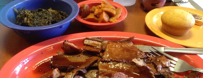 Lets Eat BBQ is one of Lugares favoritos de Kevin.