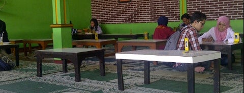 Warung Lesehan 50:50 is one of Semarang.