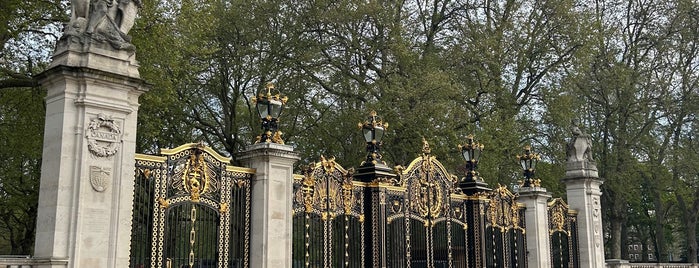 Canada Gate is one of Around The World: London.