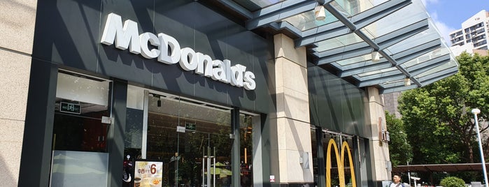 McDonald's is one of สถานที่ที่ Edwin ถูกใจ.