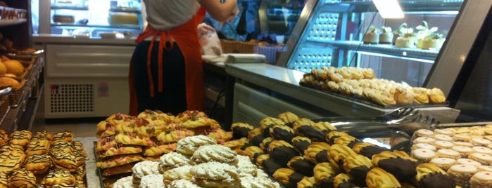 Jean Pierre Pâtisserie Et Boulangerie is one of Porto Alegre Essential Points.