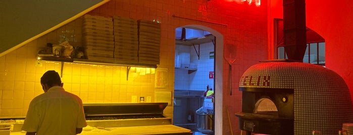 Pizza Félix is one of สถานที่ที่บันทึกไว้ของ Jorge.