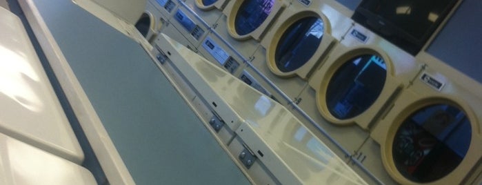 Brite Whites Laundromat is one of Mélina 님이 좋아한 장소.