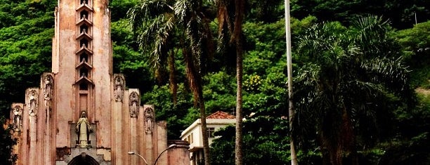 Parish Church of Saint Therese of the Child Jesus is one of Paróquias do Rio [Parishes in Rio].