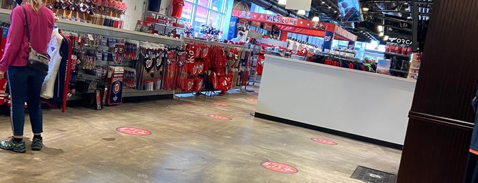 Nationals Clubhouse Team Store is one of John 님이 좋아한 장소.