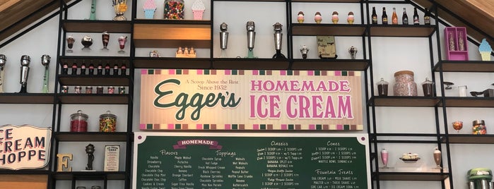 Egger’s Ice Cream is one of สถานที่ที่ Lizzie ถูกใจ.