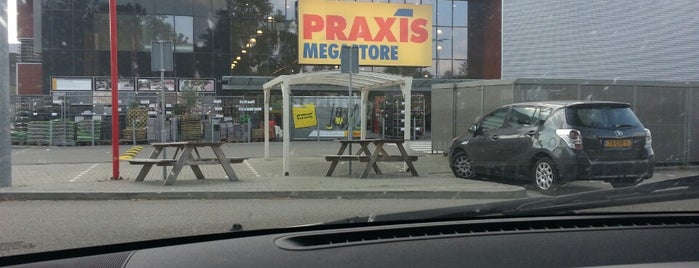 Praxis Megastore is one of Sarrisさんのお気に入りスポット.