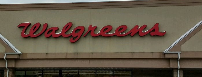 Walgreens is one of Tempat yang Disukai Divya.