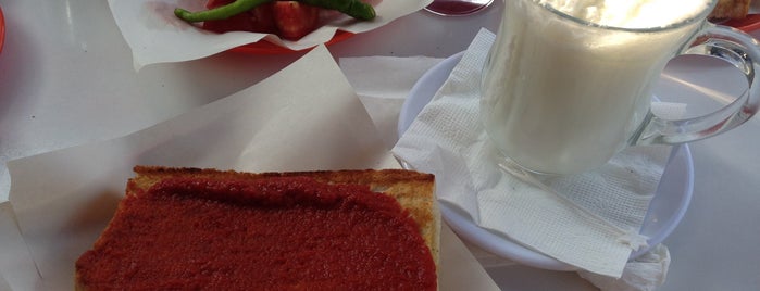 Düzdağ Tost is one of Lugares favoritos de Emir.