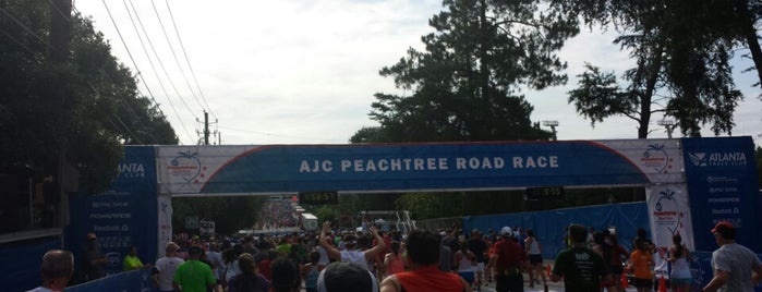 Piedmont Park - The Finish Line is one of Tempat yang Disukai Chester.