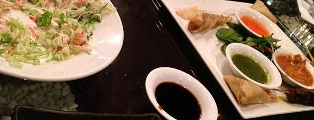 Wasabi Asian Plates & Sushi Bar is one of Locais salvos de Lizzie.