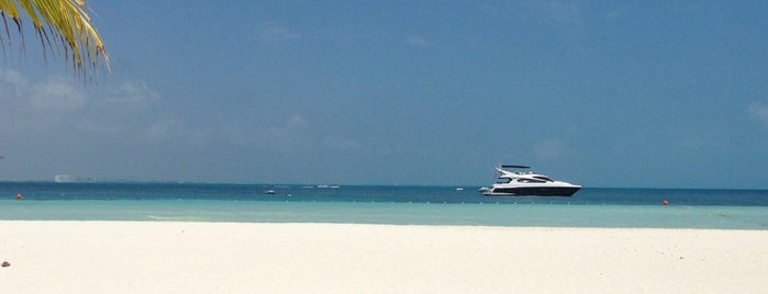 Playa/Beach is one of Cancun.