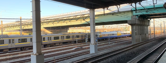 Platforms 1 is one of 遠くの駅.