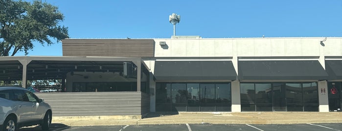 Village Burger Bar is one of Dallas 2020.