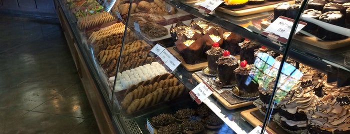Atwood's Bakery is one of Locais curtidos por Percella.