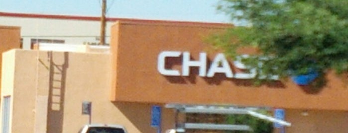 Chase Bank is one of Tempat yang Disukai Angie.
