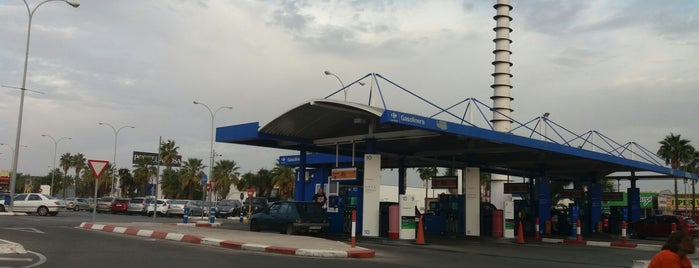 Gasolinera Carrefour is one of libra.