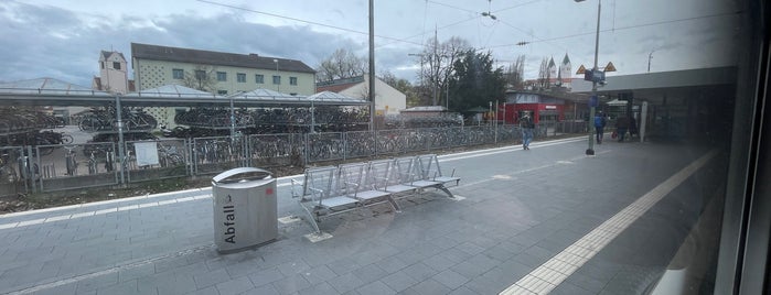 Bahnhof Freising is one of München - Passau (Donau-Isar-Express).