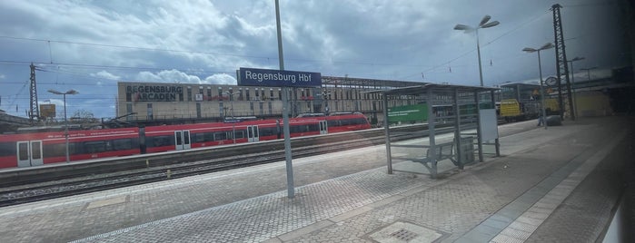 Regensburg Hauptbahnhof is one of Aq di Jerman.