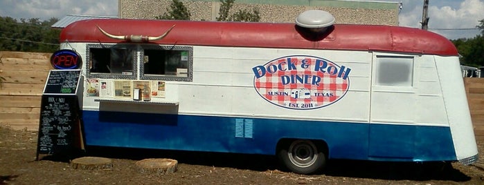 Dock & Roll Diner is one of Tempat yang Disukai Sara.