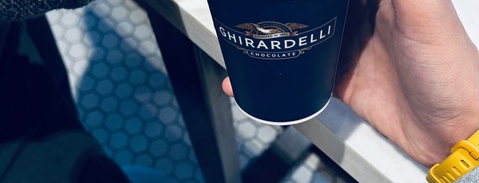 Ghirardelli Ice Cream & Chocolate Shop is one of สถานที่ที่ Amanda ถูกใจ.