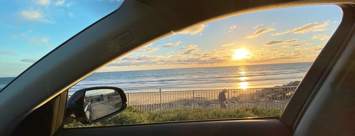 The Pacific Ocean Carlsbad, Ca. (Pacific Coast Highway) is one of Johnさんのお気に入りスポット.