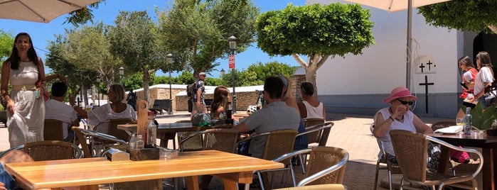 Es Cantó Cafè Bar is one of Restaurants de Santa Gertrudis.