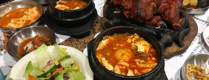 Myung Dong Tofu House 명동분식 is one of Lugares favoritos de G.