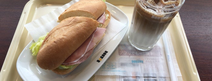 Doutor Coffee Shop is one of Tempat yang Disukai Sigeki.