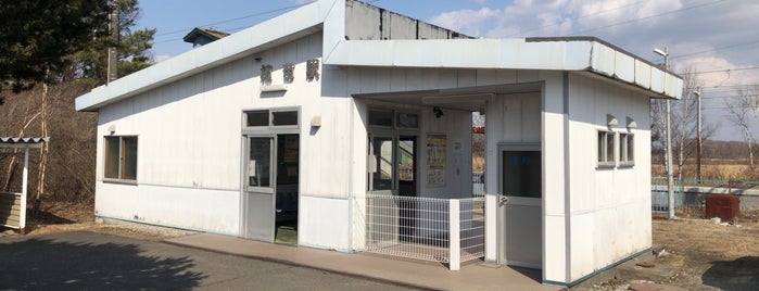 Uenae Station is one of 都道府県境駅(JR).