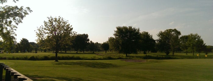 Whispering Woods Golf Course is one of Lugares favoritos de Steve.