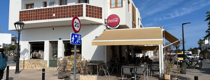 Bar Verdera "Los Currantes" is one of Formentera.