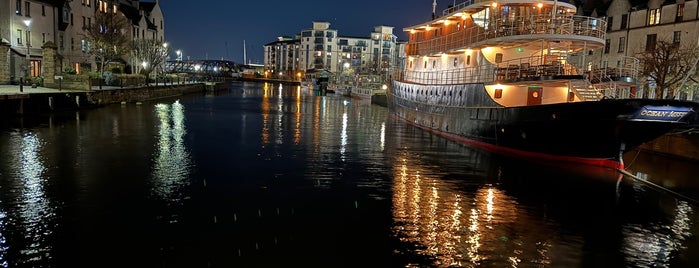 The Shore is one of Edinburgh.