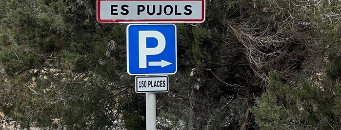 Es Pujols is one of Пляжи.