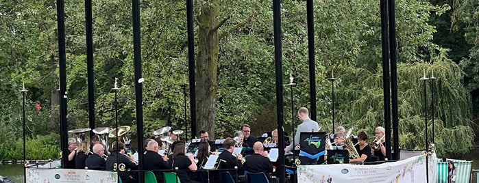 Regent's Park Bandstand is one of London-Live music.