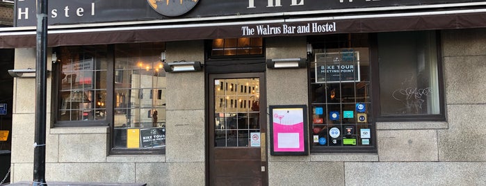 The Walrus Bar and Hostel is one of สถานที่ที่ Grant ถูกใจ.