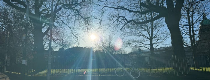 Charlotte Square Gardens is one of Must-visit Plazas in Edinburgh.