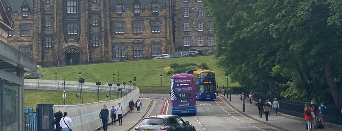 The Mound is one of Edinburgh.