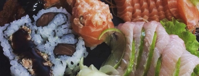 Suteki Sushi Lounge is one of Raphael : понравившиеся места.